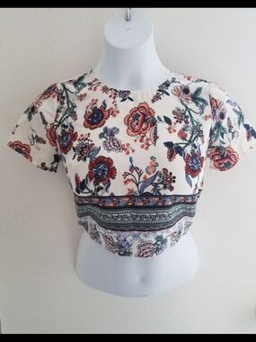 Floral Print Cropped Women’s Top - Cream/Multicolor